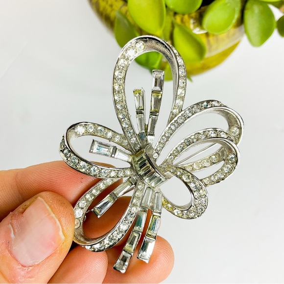 Vintage Elegant Silver Costume Bow Brooch - Picture 3 of 5